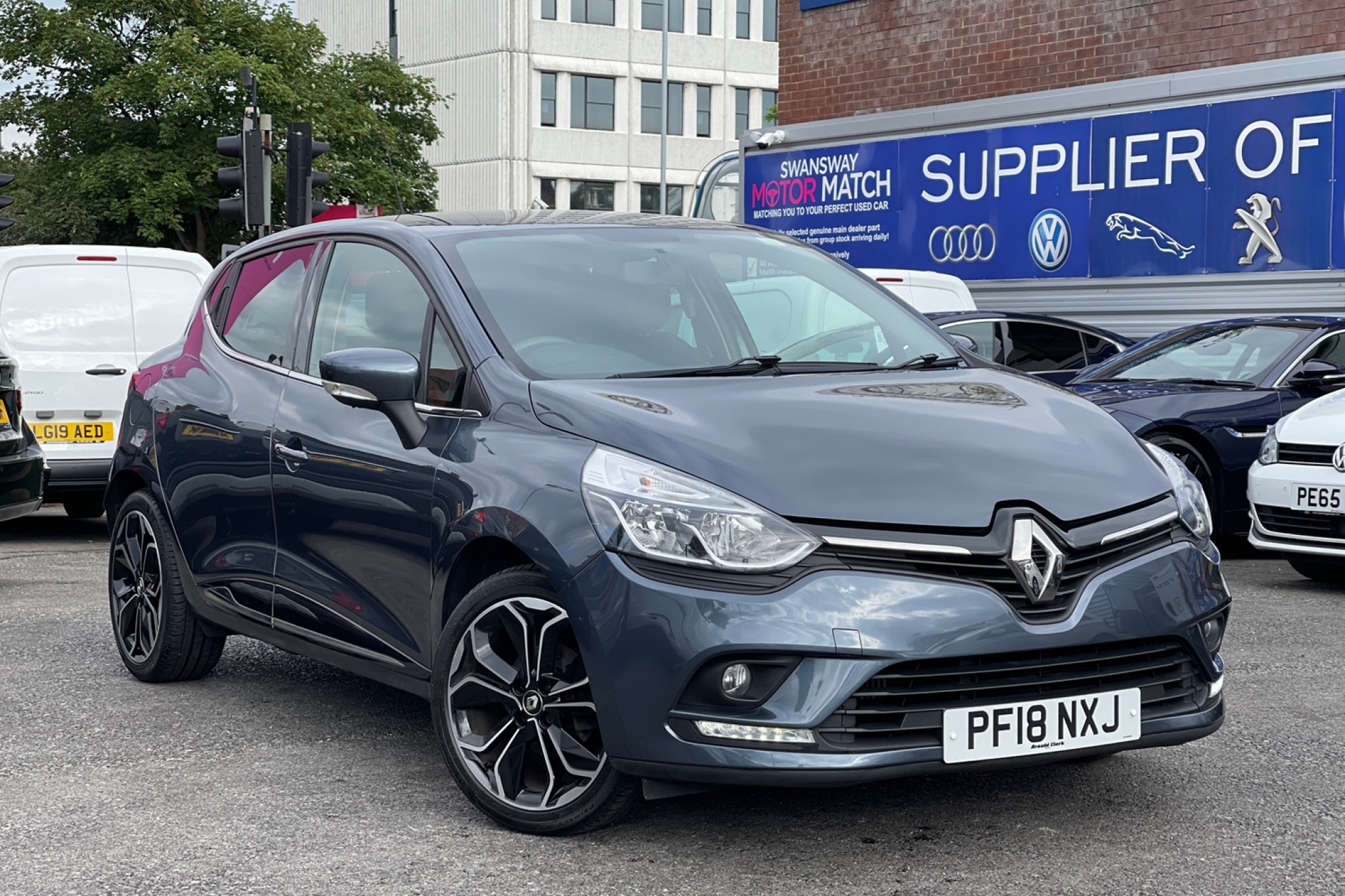 Renault Clio 0.9 TCe Iconic (s/s) 5dr