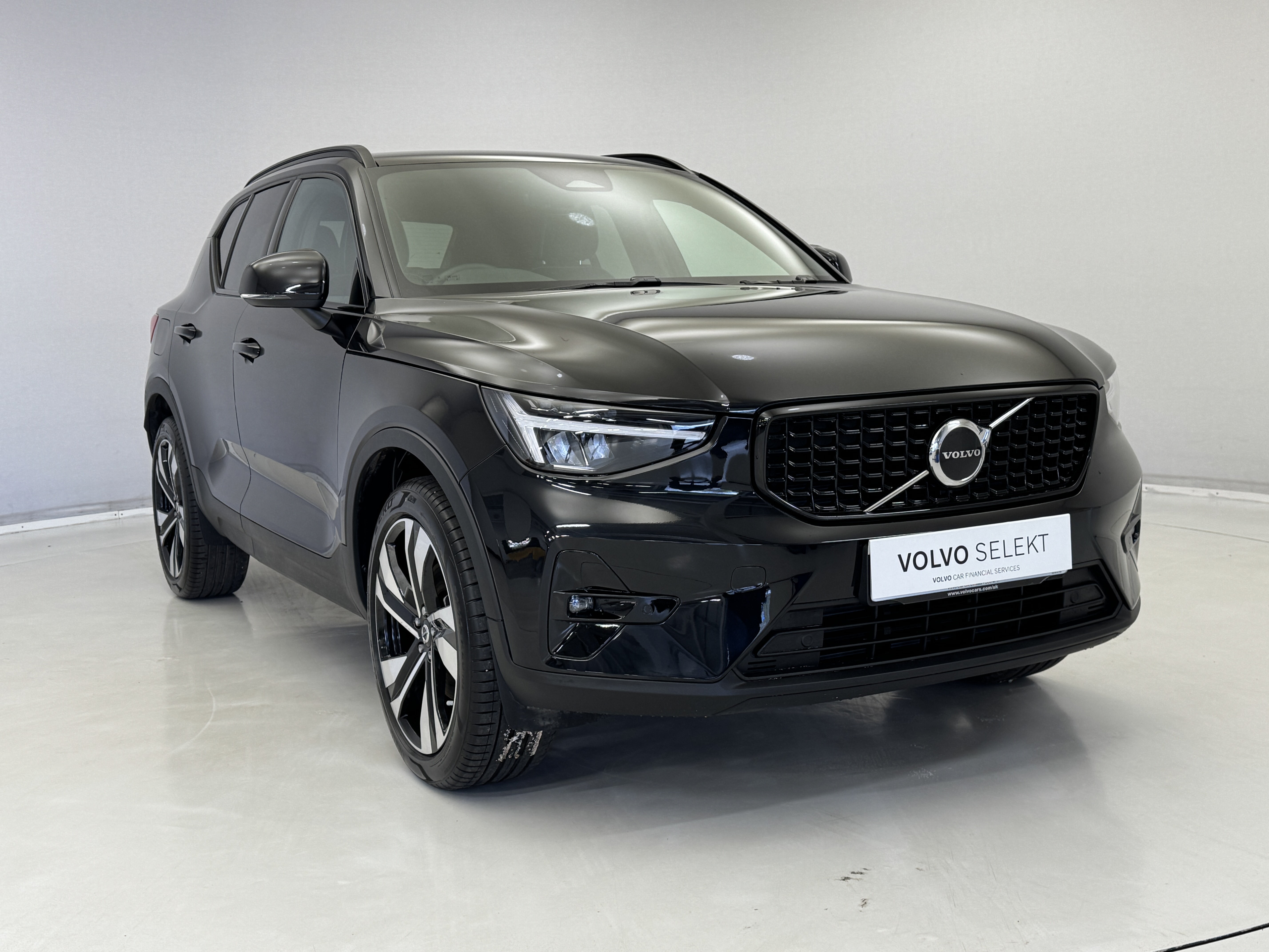 RE25OVX Volvo XC40 2.0 B3P Plus Dark 5dr Auto in stock at Volvo Stoke