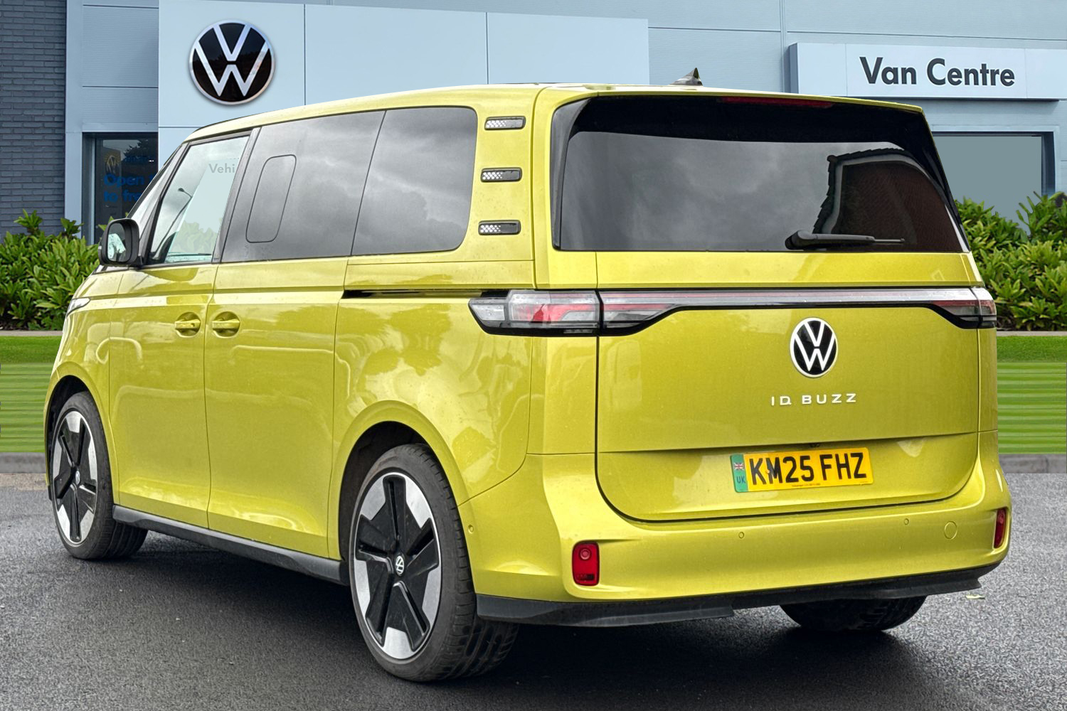 KM25FHZ Volkswagen ID. Buzz 210kW Style Pro 79kWh 5dr Auto in