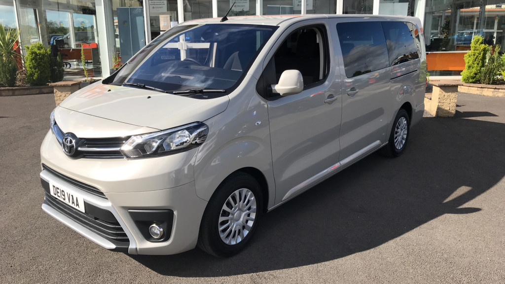toyota proace verso minivan