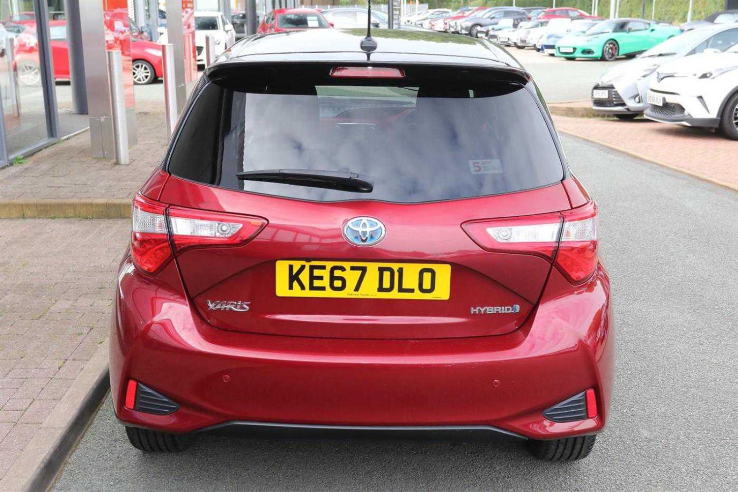 TOYOTA YARIS 1.5 Hybrid Red Bi-tone 5dr CVT